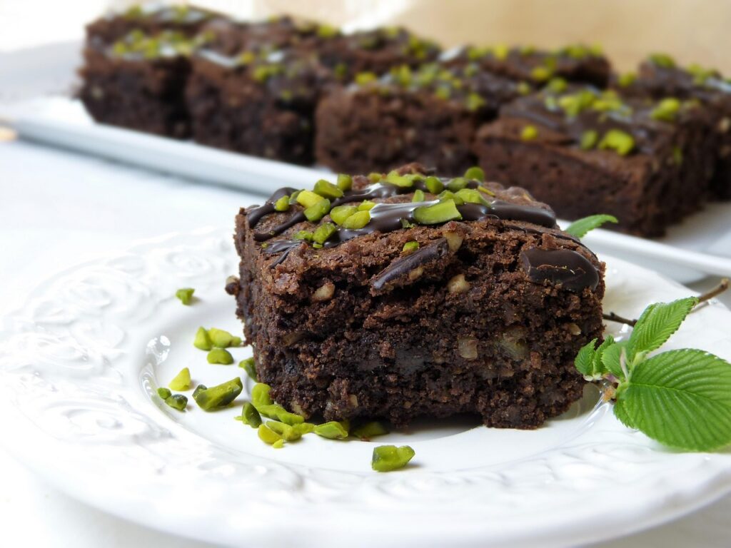 Brownie suave y húmedo con trocitos de pistacho tostado